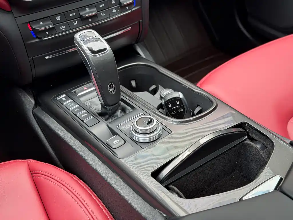 Maserati Ghibli 2022 — фото 11