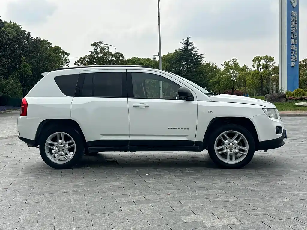 Jeep Compass 2013 — фото 8