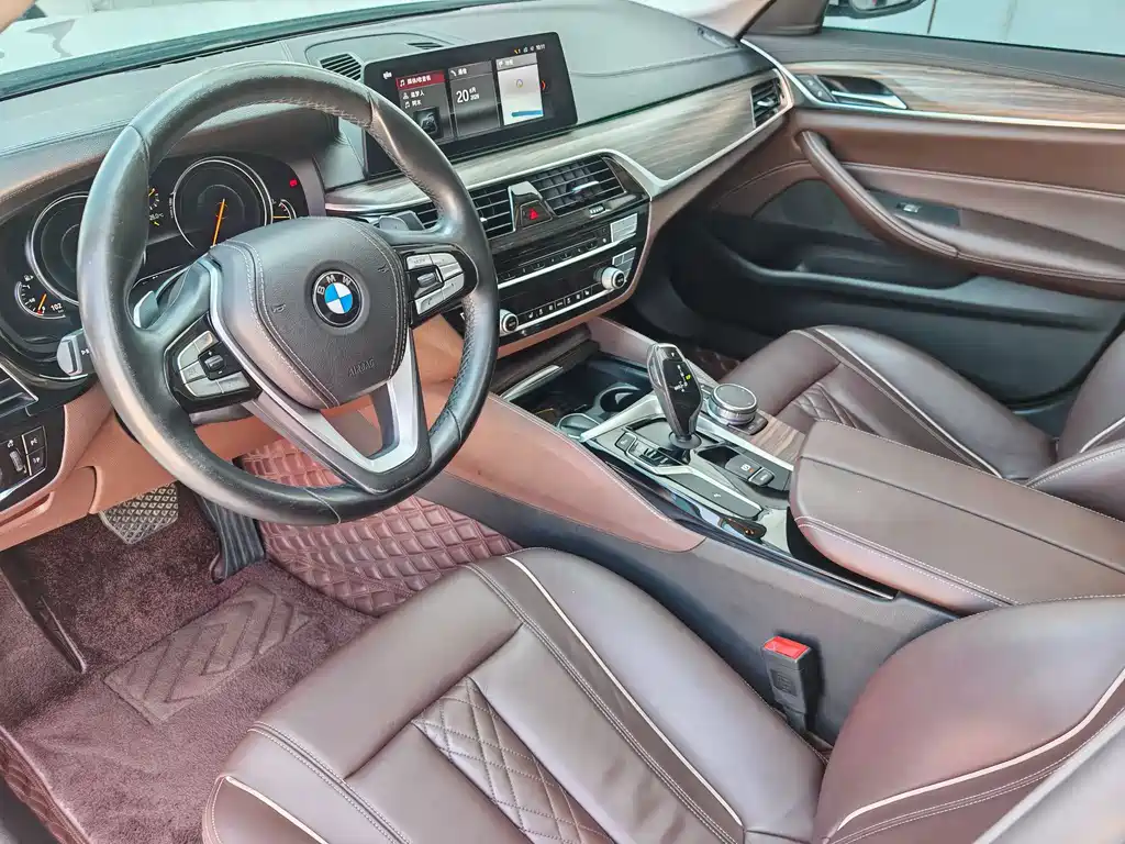 BMW 5 Series 2018 — фото 12