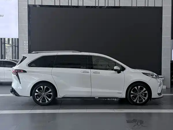 Toyota Granvia 2023