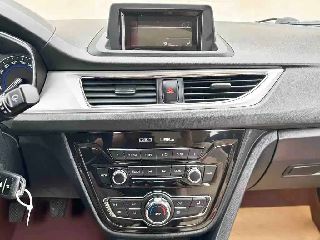 Changan V7 2018 — фото 16