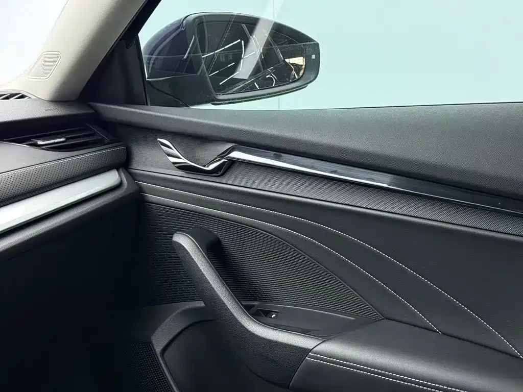 Skoda Octavia 2023 — фото 9