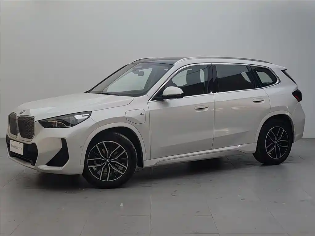 BMW iX1 2025