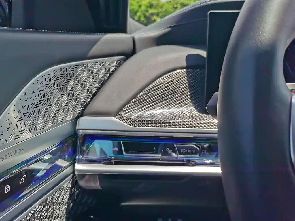 BMW i7 M70L 2024 — фото 16