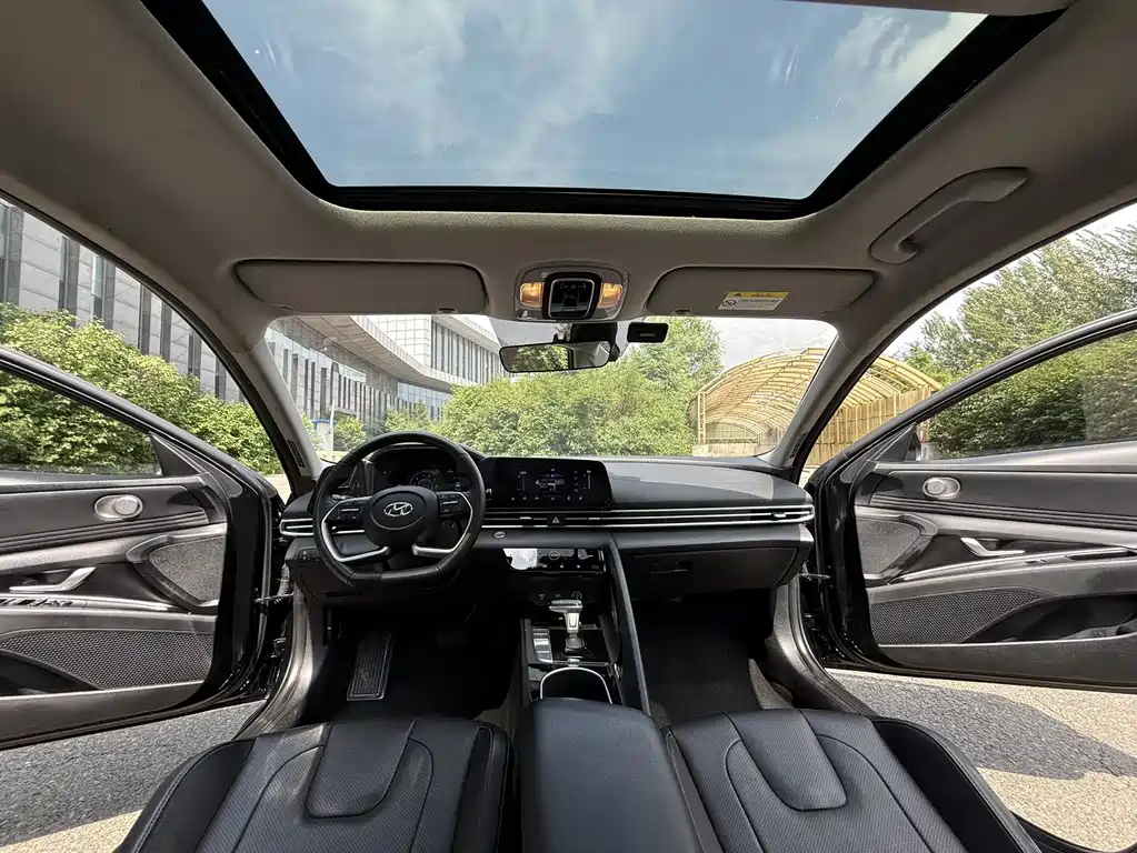 Hyundai Elantra 2023 — фото 10