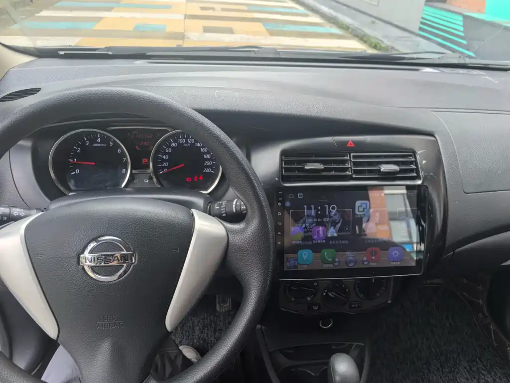 Nissan Livina 2017 — фото 10