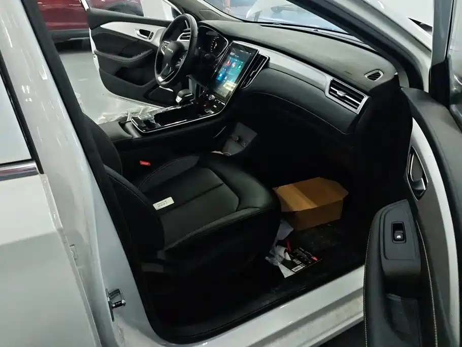 Roewe i6 MAX New Energy 2026 — фото 8