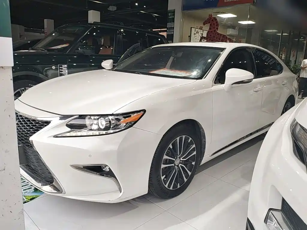 Lexus ES 2016