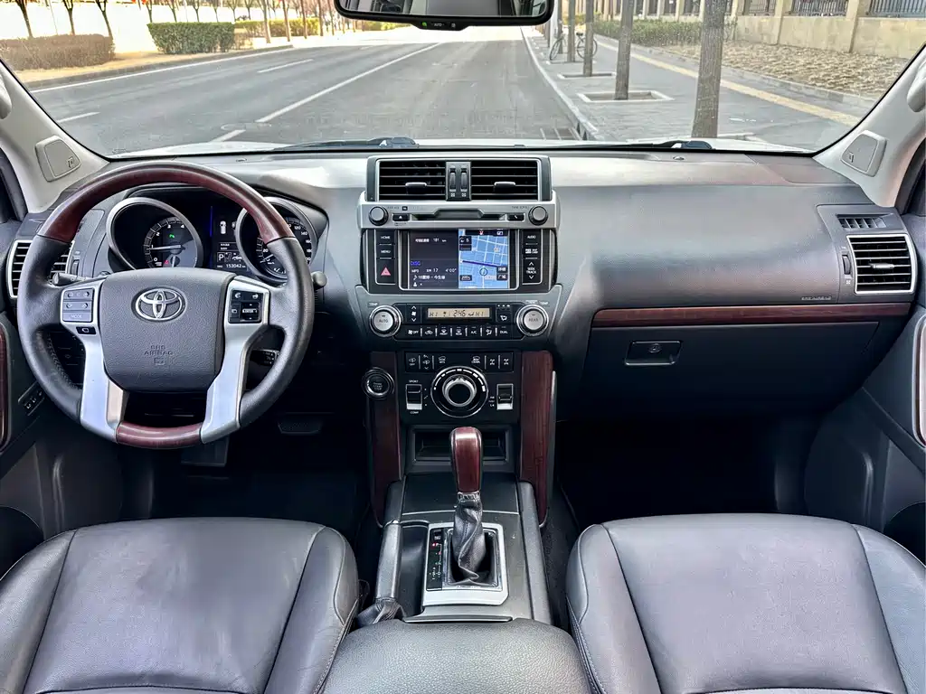 Toyota Prado 2017 — фото 7