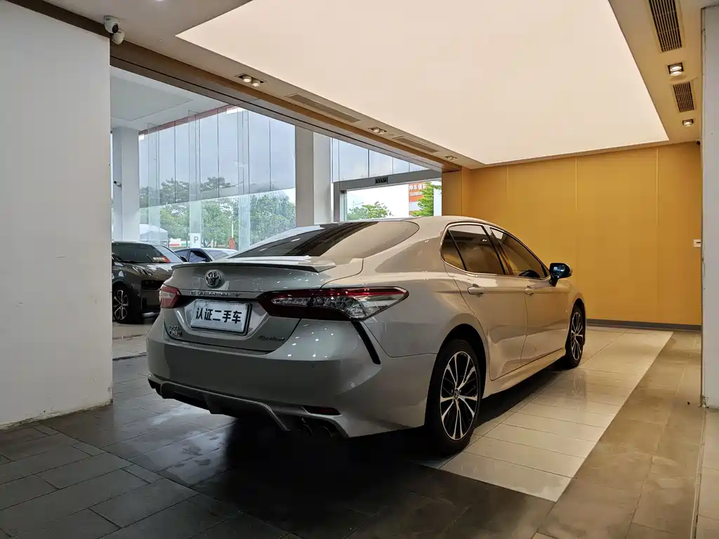 Toyota Camry 2018 — фото 31