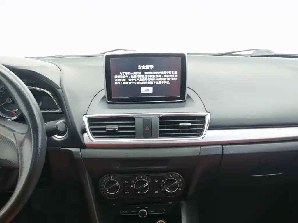 Mazda 3 Axela 2016 — фото 12