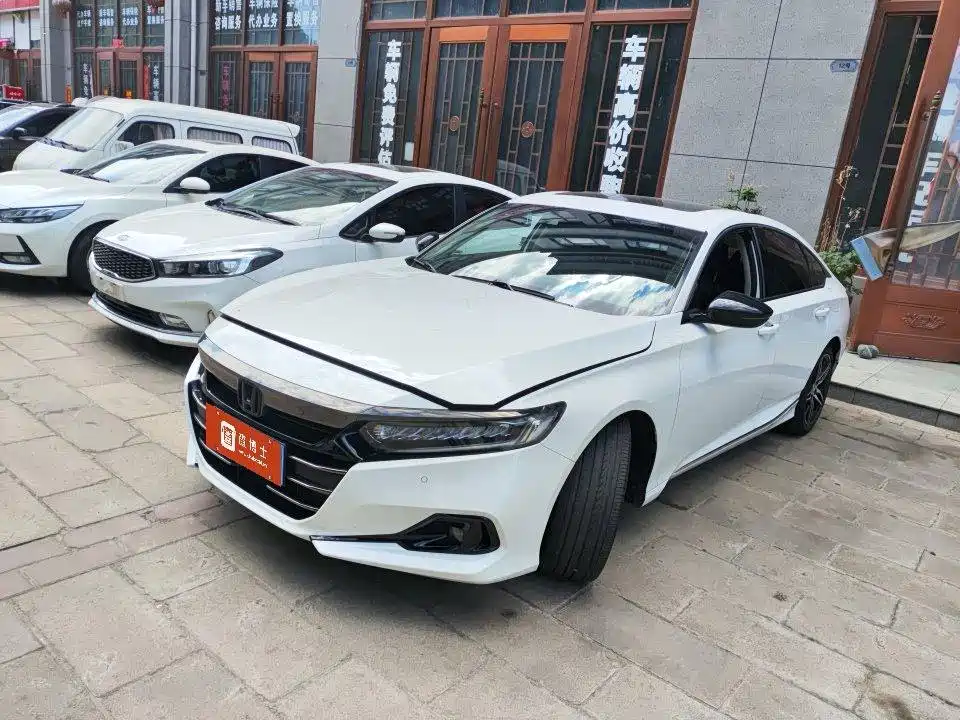 Honda Accord 2022 — фото 1
