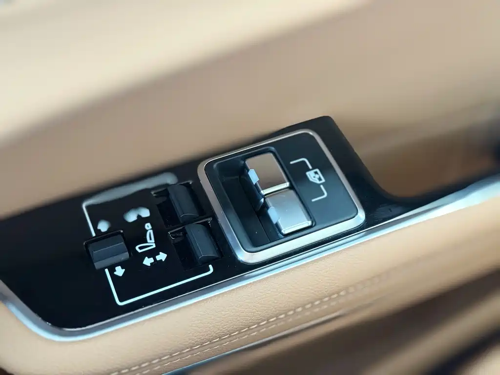 Jaguar XFL 2023 — фото 18
