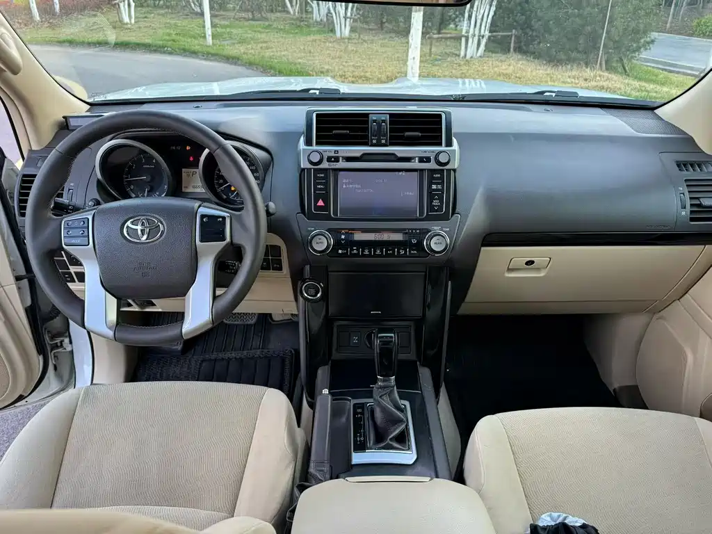 Toyota Prado 2015 — фото 5