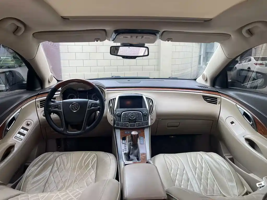 Buick LaCrosse 2011 — фото 10