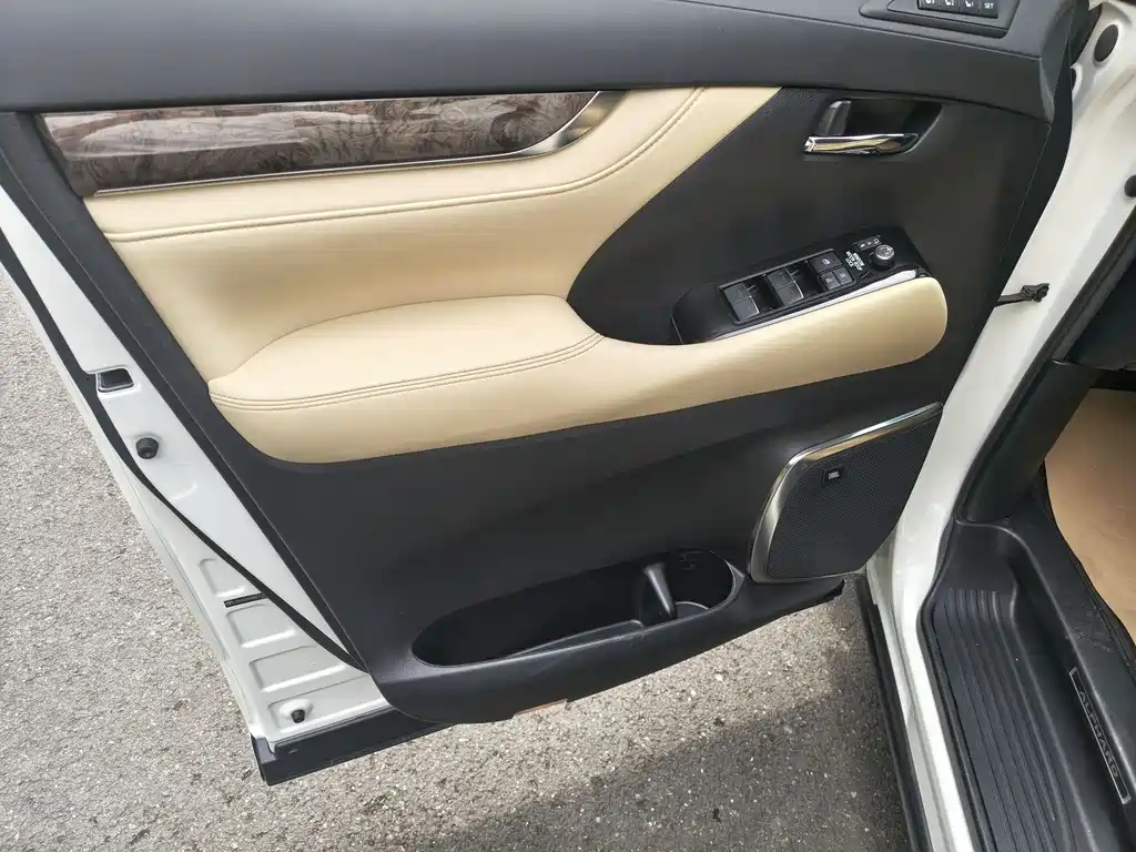 Toyota Alphard 2022 — фото 4