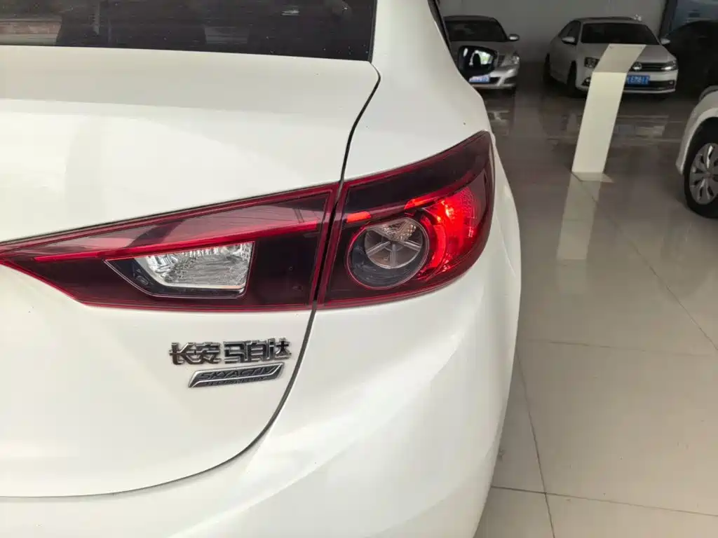 Mazda 3 Axela 2016 — фото 24