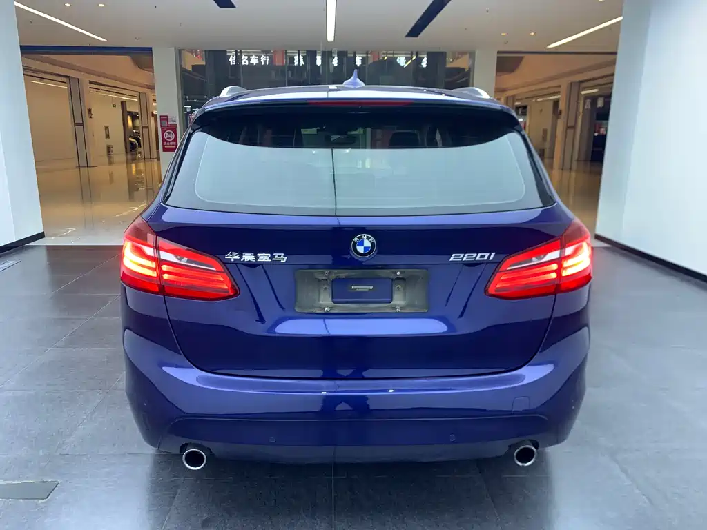BMW 2 Series Active Tourer 2017 — фото 17
