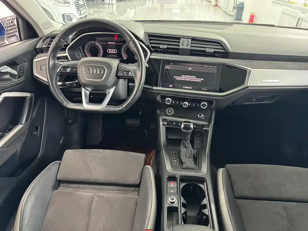 Audi Q3 2023 — фото 11