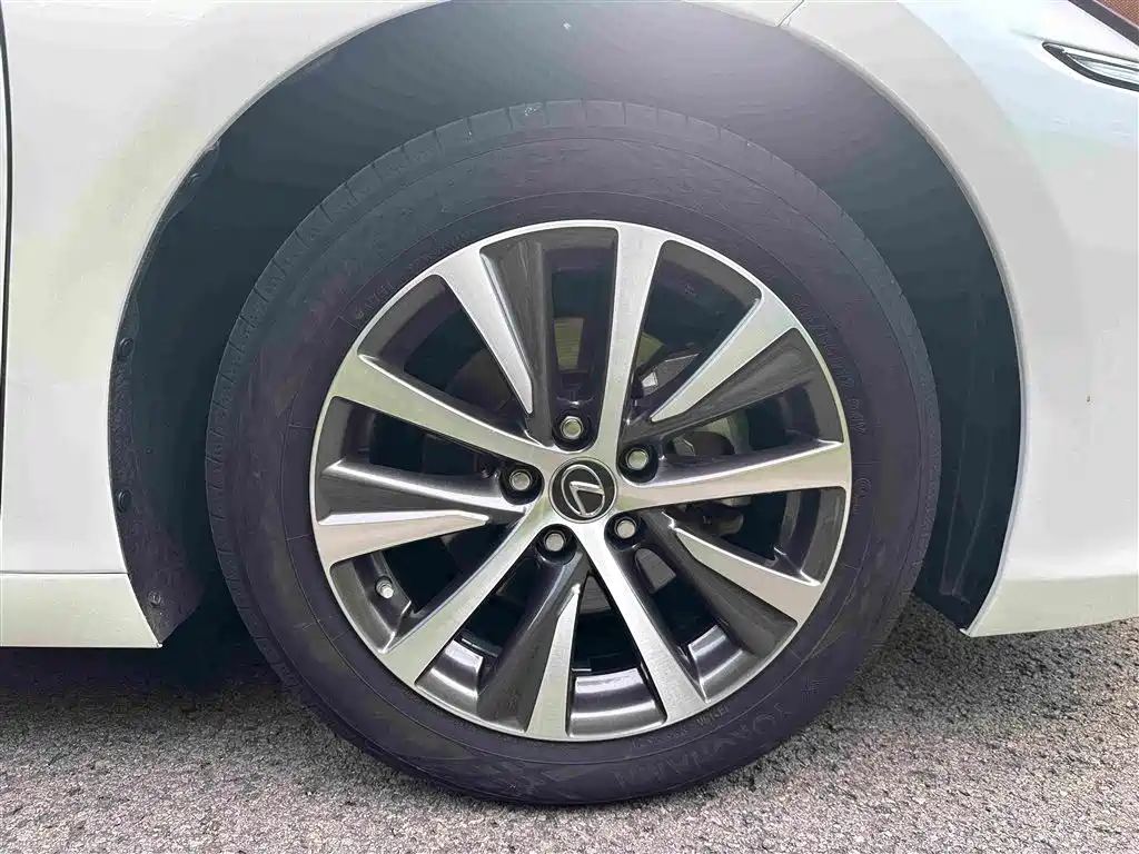 Lexus ES 2021 — фото 12