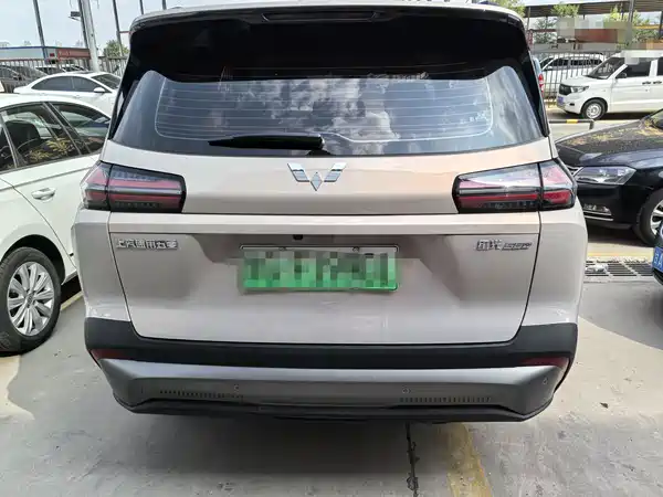 Wuling Starlight 560 New Energy 2025