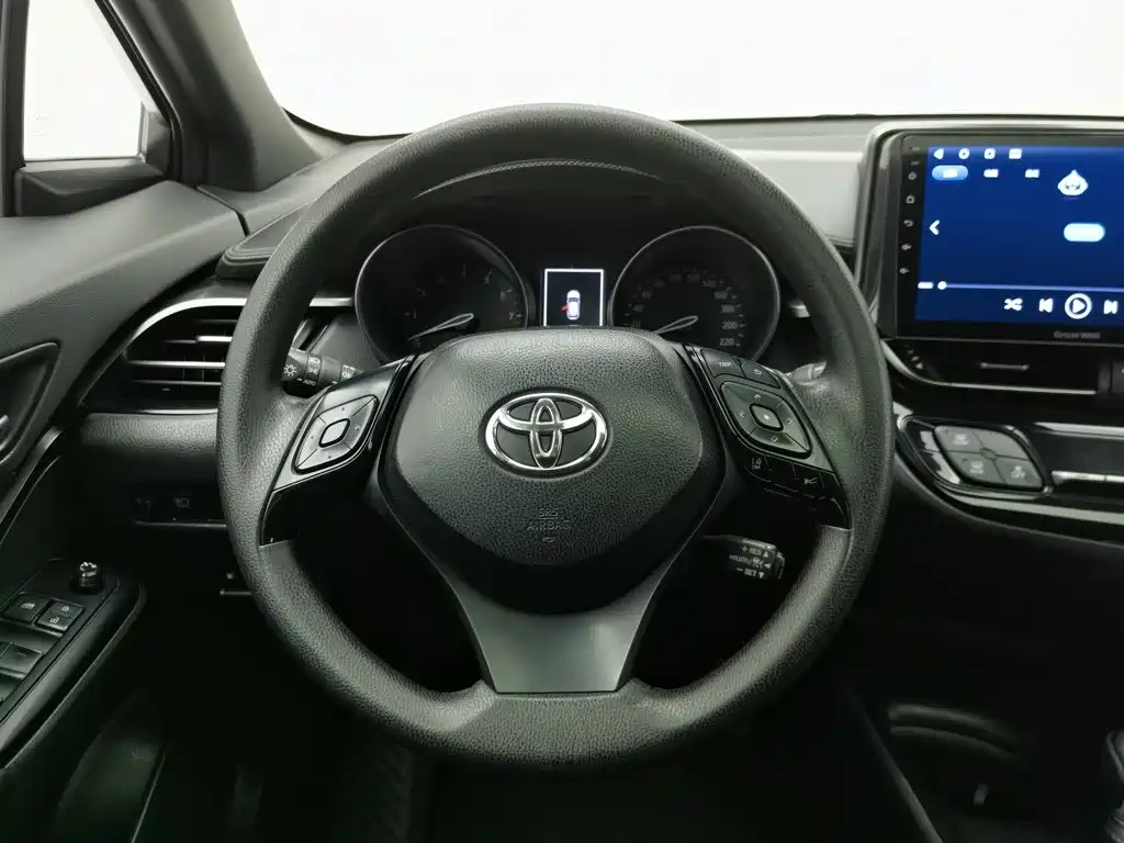 Toyota C-HR 2020 — фото 11