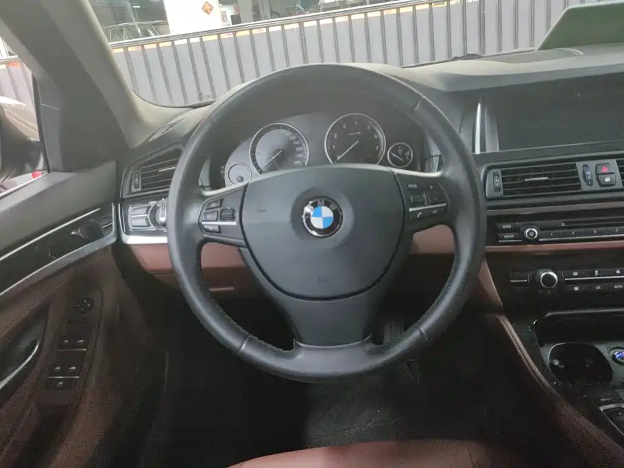 BMW 5 Series 2016 — фото 15