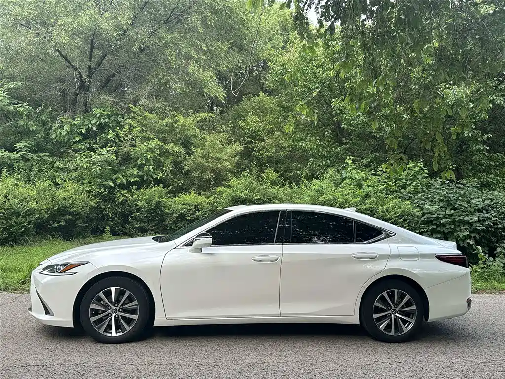 Lexus ES 2021 — фото 7