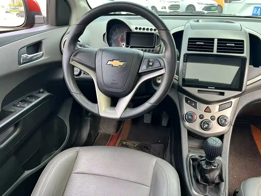Chevrolet Aveo 2014 — фото 10