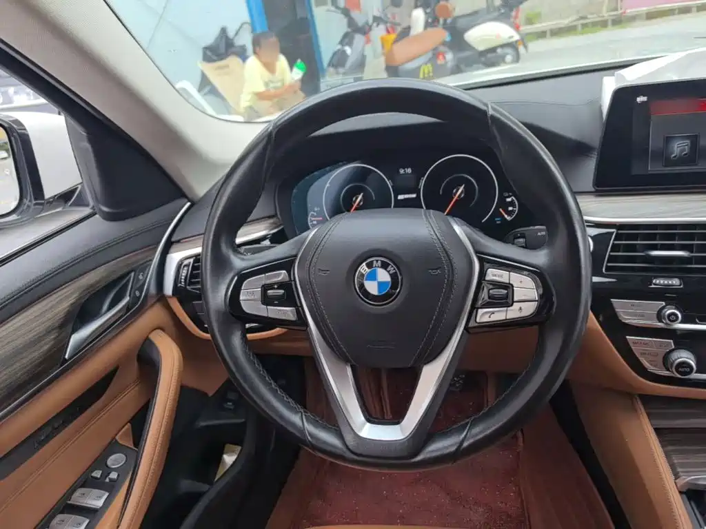 BMW 5 Series New Energy 2020 — фото 11