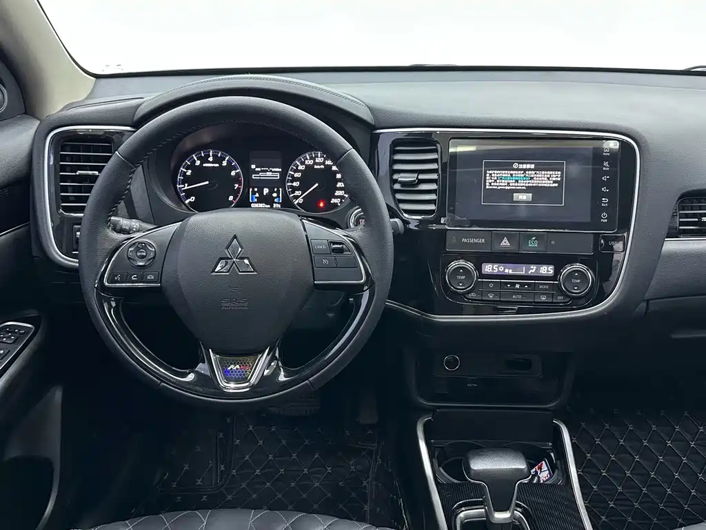 Mitsubishi Outlander 2023 — фото 10