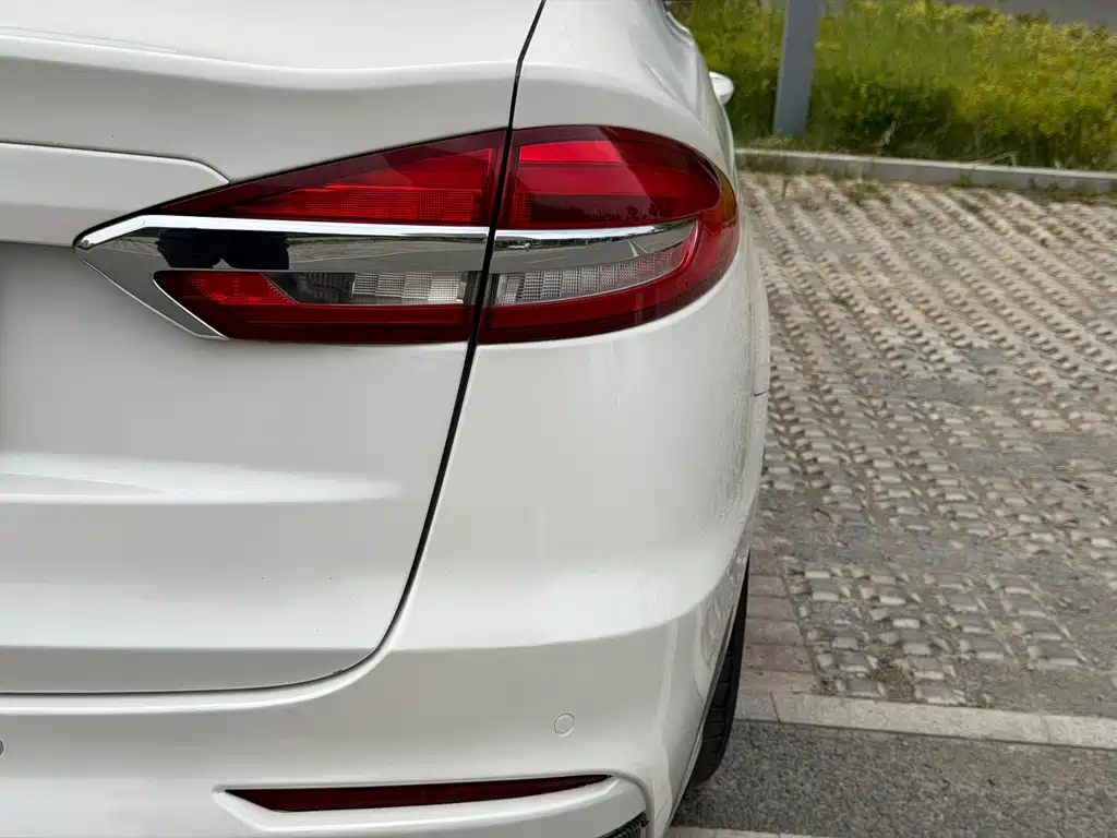 Ford Mondeo 2019 — фото 16