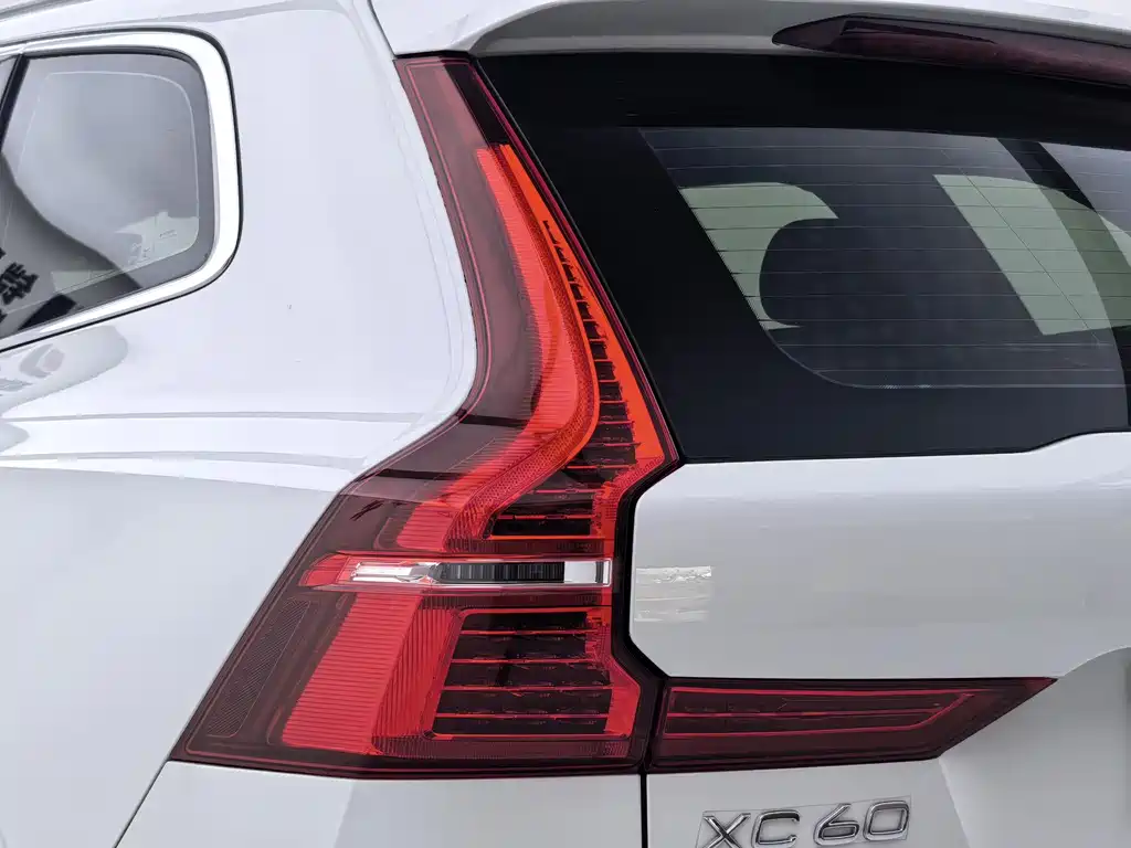 Volvo XC60 2023 — фото 30