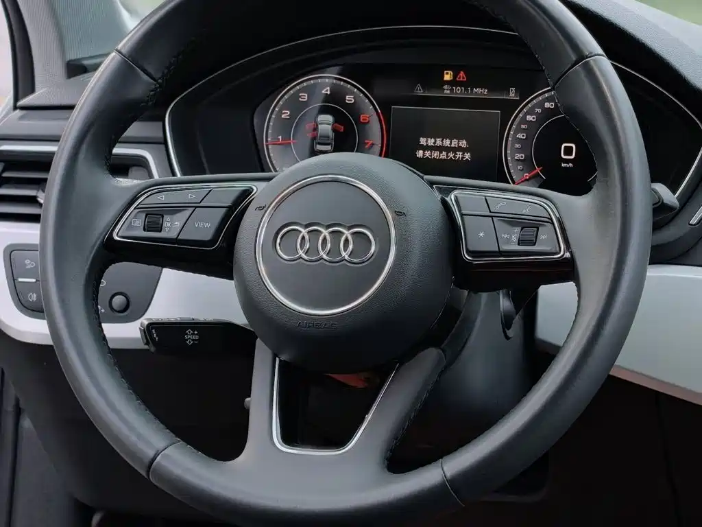 Audi A4L 2024 — фото 11
