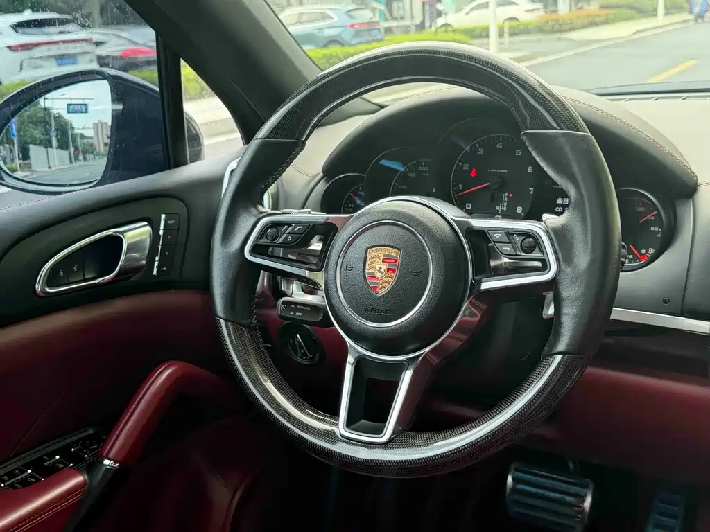 Porsche Cayenne 2015 — фото 10