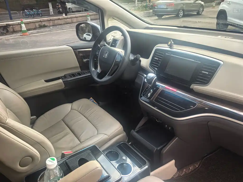 Honda Odyssey 2018 — фото 13