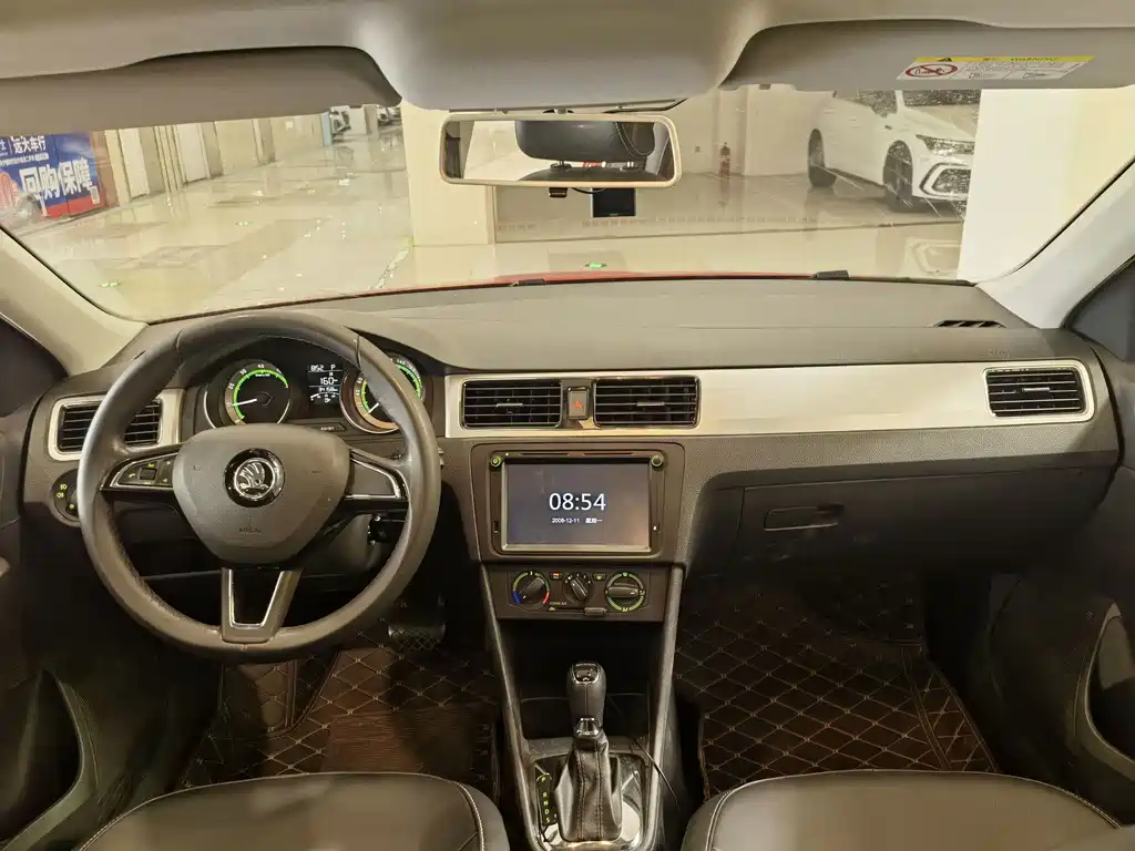 Skoda Rapid Spaceback 2018 — фото 10
