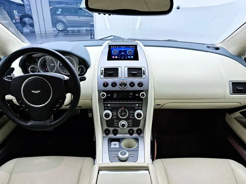 Aston Martin Rapide 2011 — фото 15