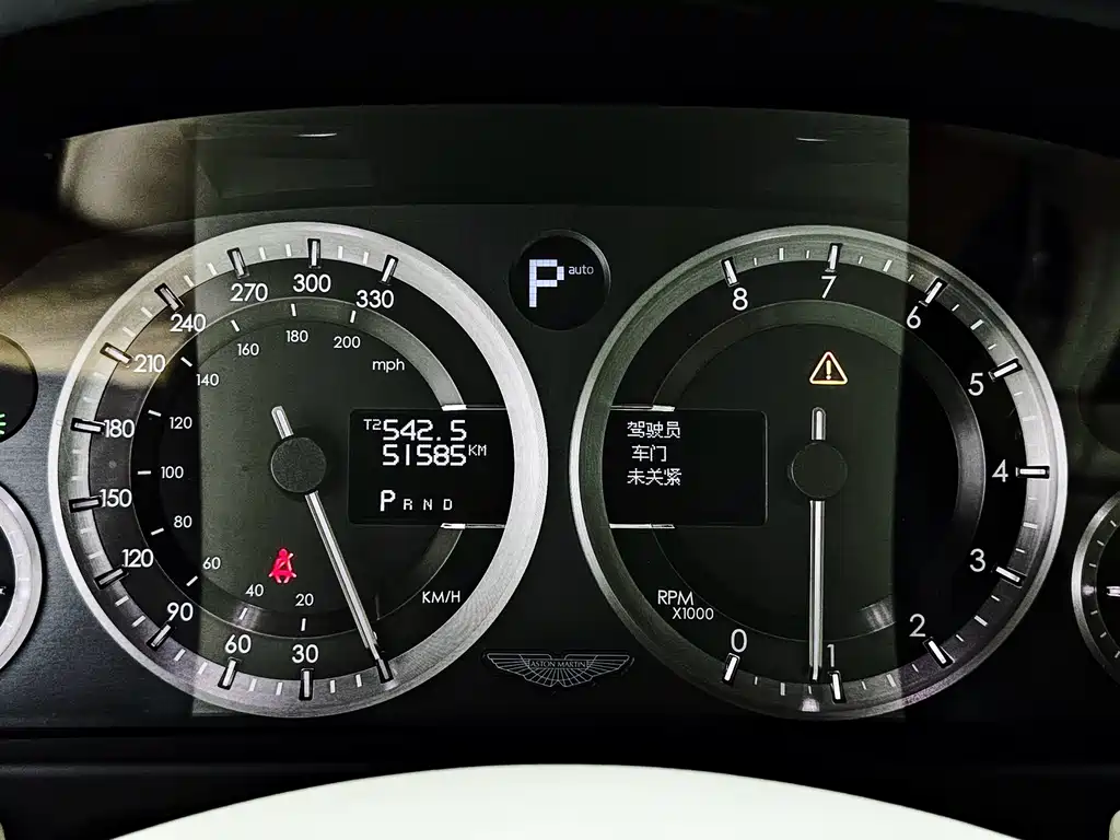 Aston Martin Rapide 2011 — фото 10