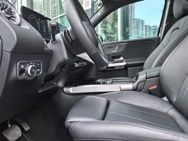 Mercedes-Benz GLB 2025
