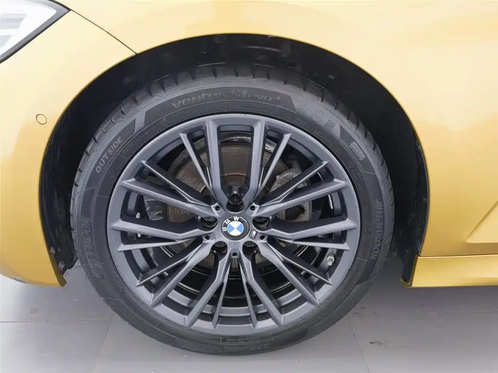 BMW 3 Series 2019 — фото 17