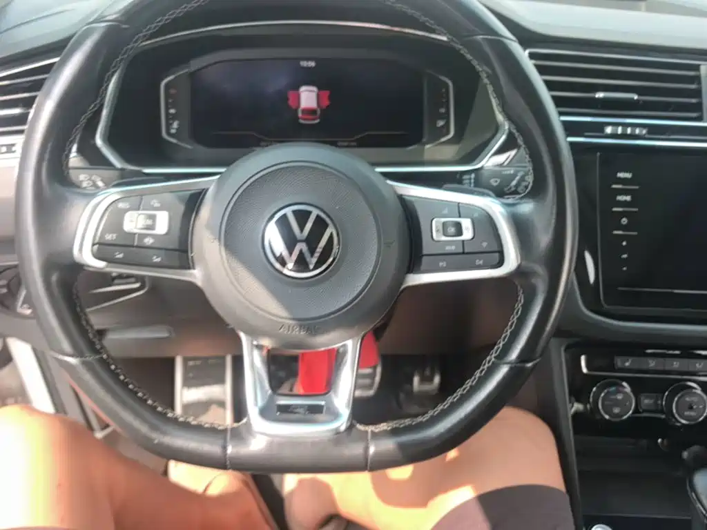 Volkswagen Tiguan L 2021 — фото 11