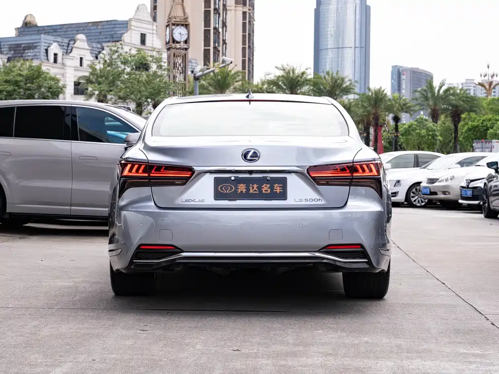 Lexus LS 2021