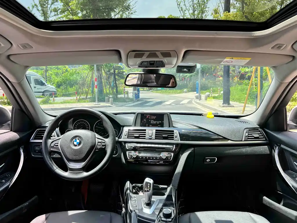 BMW 3 Series 2017 — фото 12