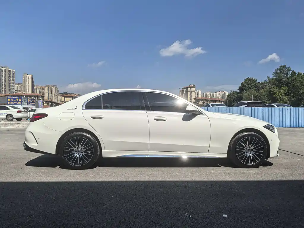 Mercedes-Benz C-Class 2024