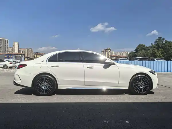 Mercedes-Benz C-Class 2024