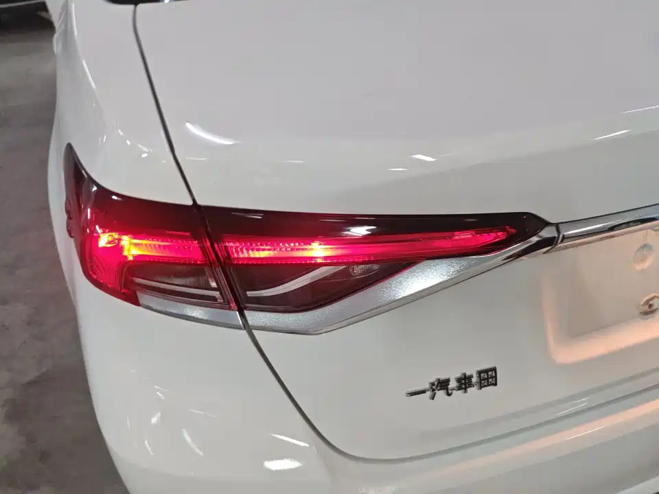 Toyota Corolla 2023 — фото 11