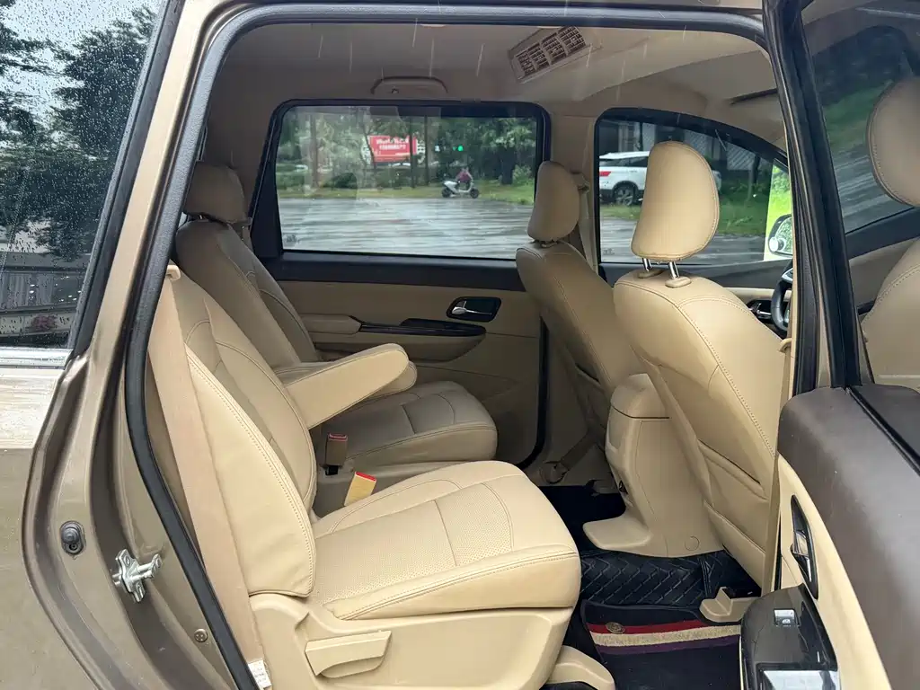 Wuling Hongguang 2016 — фото 12