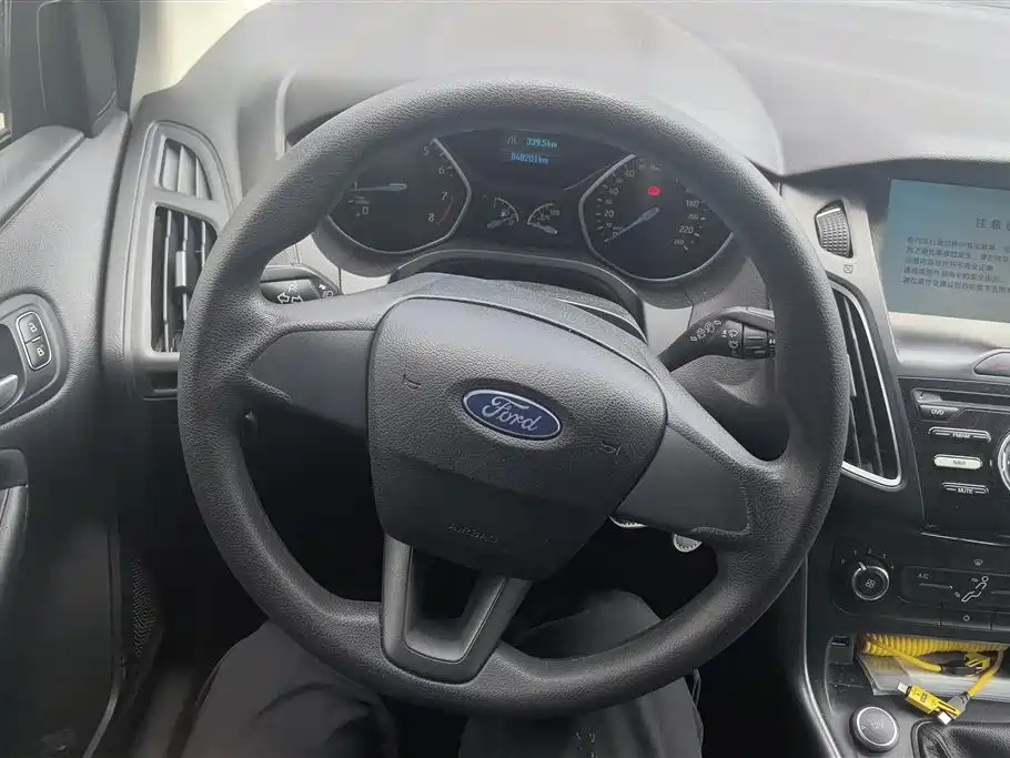 Ford Focus 2018 — фото 15