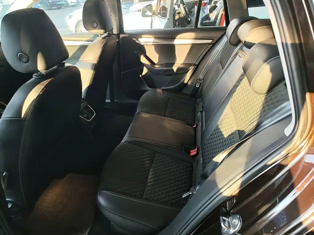 Skoda Octavia 2018 — фото 17
